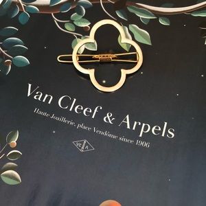 BNWT Van Cleef & Arpels Alhambra Style Hair Pin